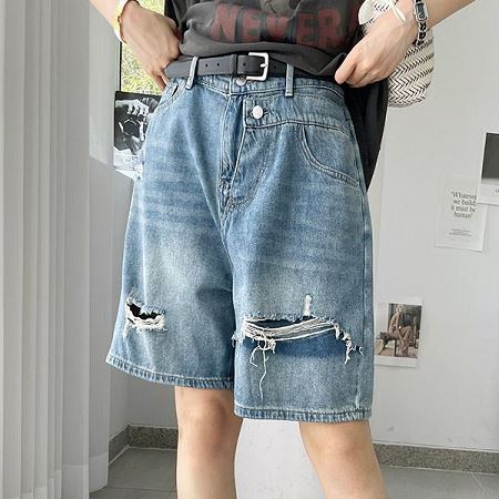 Dongdaemum Women’s Pants, a testament to the elegance and quality of wholesale Korean fashion.