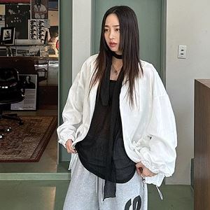Dongdaemum Women’s Coats & Jackets, a testament to the elegance and quality of wholesale Korean fashion.