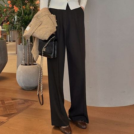 Dongdaemum Women’s Pants, a testament to the elegance and quality of wholesale Korean fashion.