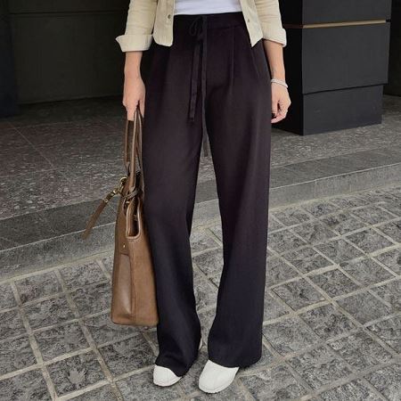 Dongdaemum Women’s Pants, a testament to the elegance and quality of wholesale Korean fashion.