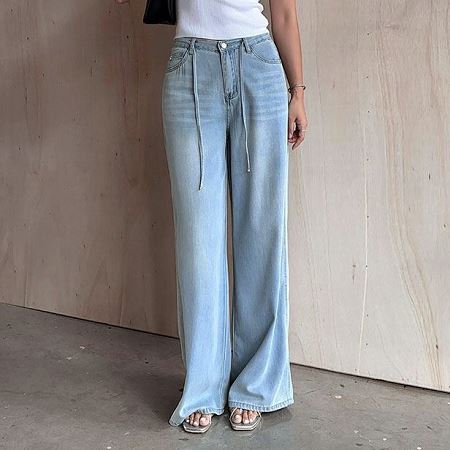 Dongdaemum Women’s Pants, a testament to the elegance and quality of wholesale Korean fashion.