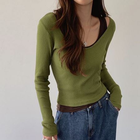 Dongdaemum Women’s Shirts, Tops & T-Shirts, a testament to the elegance and quality of wholesale Korean fashion.