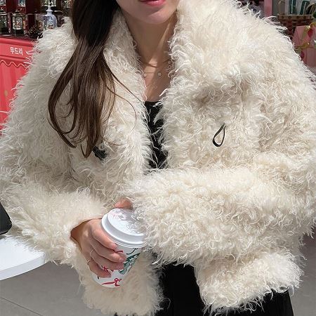 Dongdaemum Women’s Coats & Jackets, a testament to the elegance and quality of wholesale Korean fashion.