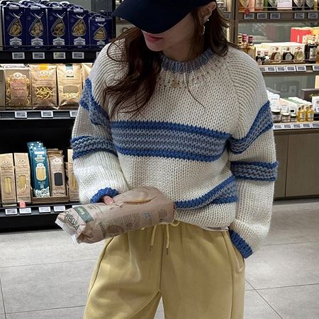 Dongdaemum Women’s Shirts, Tops & T-Shirts, a testament to the elegance and quality of wholesale Korean fashion.