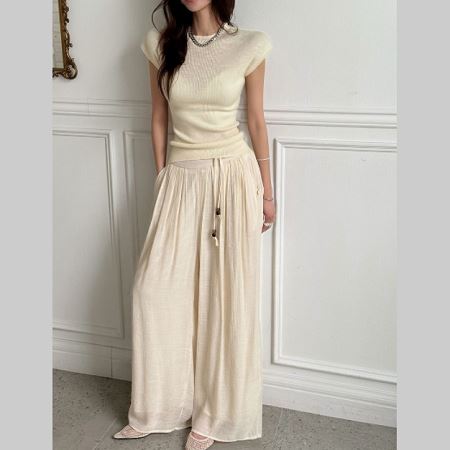 Dongdaemum Women’s One-Pieces, a testament to the elegance and quality of wholesale Korean fashion.