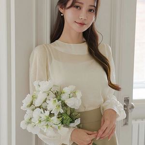 Dongdaemum Women’s Shirts, Tops & T-Shirts, a testament to the elegance and quality of wholesale Korean fashion.