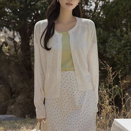 Dongdaemum Women’s Coats & Jackets, a testament to the elegance and quality of wholesale Korean fashion.