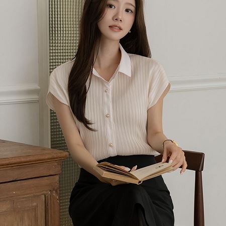 Dongdaemum Women’s Shirts, Tops & T-Shirts, a testament to the elegance and quality of wholesale Korean fashion.