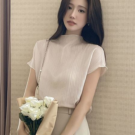 Dongdaemum Women’s Shirts, Tops & T-Shirts, a testament to the elegance and quality of wholesale Korean fashion.