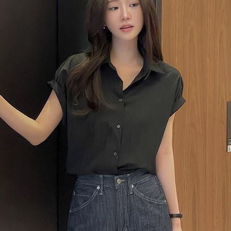 Dongdaemum Women’s Shirts, Tops & T-Shirts, a testament to the elegance and quality of wholesale Korean fashion.