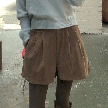 Dongdaemum Women’s Pants, a testament to the elegance and quality of wholesale Korean fashion.