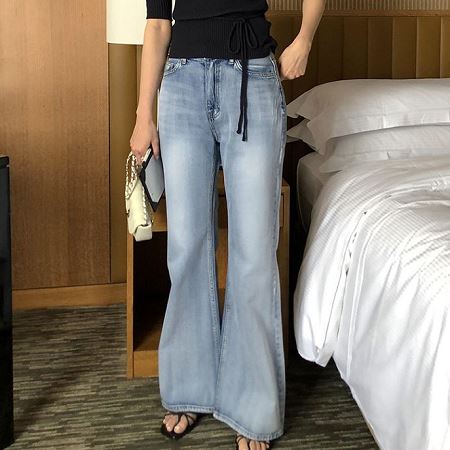 Dongdaemum Women’s Pants, a testament to the elegance and quality of wholesale Korean fashion.