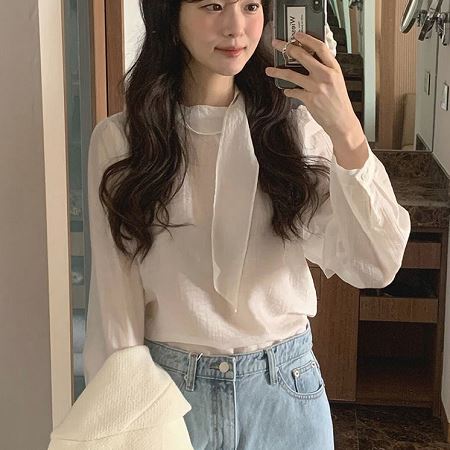 Dongdaemum Women’s Shirts, Tops & T-Shirts, a testament to the elegance and quality of wholesale Korean fashion.