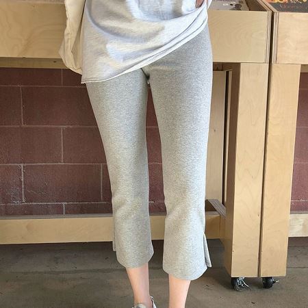 Dongdaemum Women’s Pants, a testament to the elegance and quality of wholesale Korean fashion.