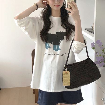 Dongdaemum Women’s Shirts, Tops & T-Shirts, a testament to the elegance and quality of wholesale Korean fashion.