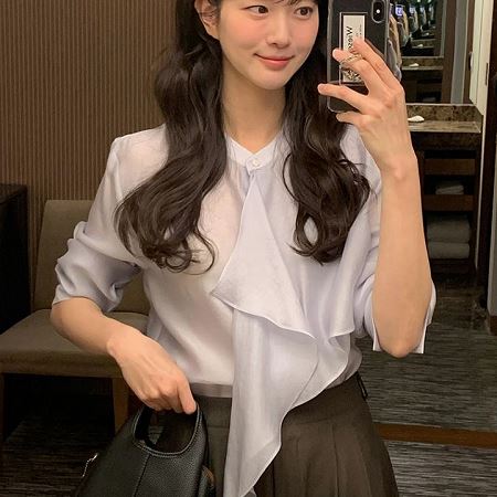 Dongdaemum Women’s Shirts, Tops & T-Shirts, a testament to the elegance and quality of wholesale Korean fashion.