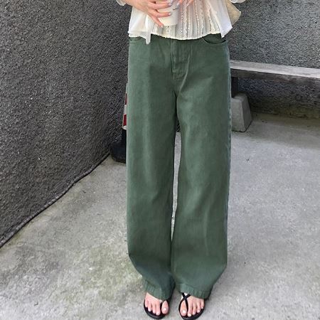 Dongdaemum Women’s Pants, a testament to the elegance and quality of wholesale Korean fashion.