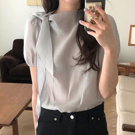 Dongdaemum Women’s Shirts, Tops & T-Shirts, a testament to the elegance and quality of wholesale Korean fashion.