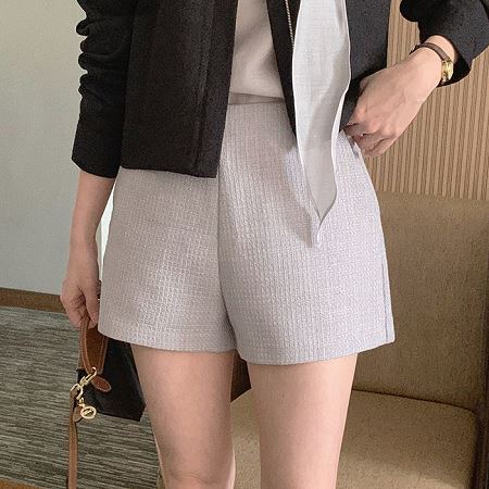 Dongdaemum Women’s Pants, a testament to the elegance and quality of wholesale Korean fashion.