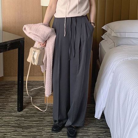 Dongdaemum Women’s Pants, a testament to the elegance and quality of wholesale Korean fashion.