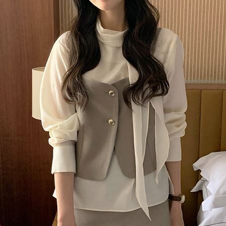 A variety of Dongdaemum Women’s Coats & Jackets, reflecting the sophistication of Korean fashion.
