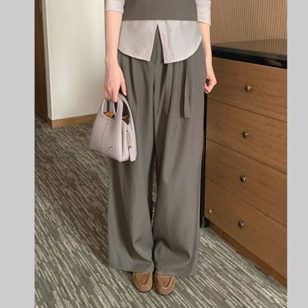 Dongdaemum Women’s Pants, a testament to the elegance and quality of wholesale Korean fashion.