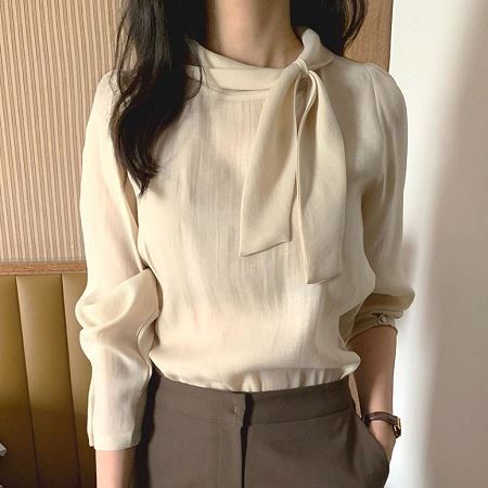 Dongdaemum Women’s Shirts, Tops & T-Shirts, a testament to the elegance and quality of wholesale Korean fashion.
