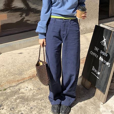 Dongdaemum Women’s Pants, a testament to the elegance and quality of wholesale Korean fashion.