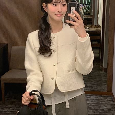 Dongdaemum Women’s Coats & Jackets, a testament to the elegance and quality of wholesale Korean fashion.