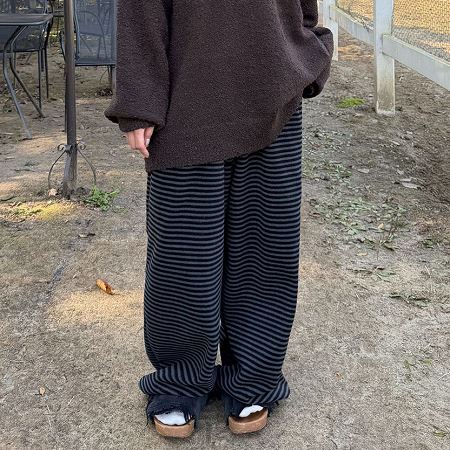 Dongdaemum Women’s Pants, a testament to the elegance and quality of wholesale Korean fashion.