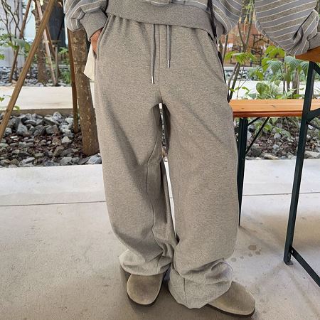 Dongdaemum Women’s Pants, a testament to the elegance and quality of wholesale Korean fashion.