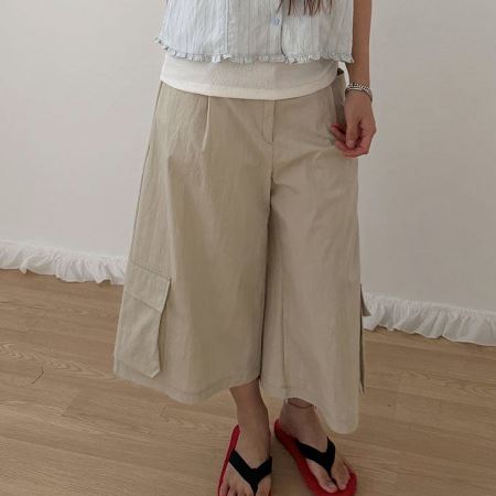 Dongdaemum Women’s Pants, a testament to the elegance and quality of wholesale Korean fashion.