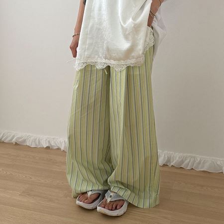 Dongdaemum Women’s Pants, a testament to the elegance and quality of wholesale Korean fashion.