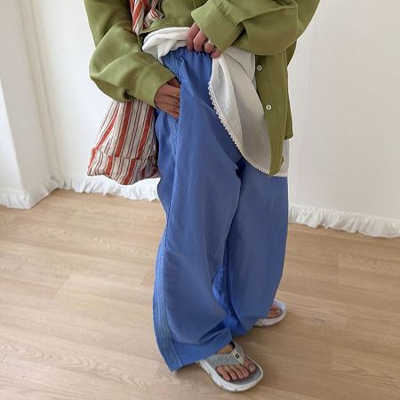 Dongdaemum Women’s Pants, a testament to the elegance and quality of wholesale Korean fashion.