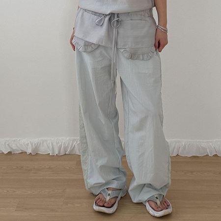 Dongdaemum Women’s Pants, a testament to the elegance and quality of wholesale Korean fashion.