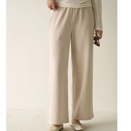 Dongdaemum Women’s Pants, a testament to the elegance and quality of wholesale Korean fashion.