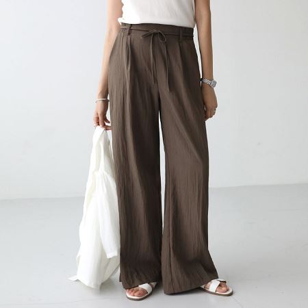 Dongdaemum Women’s Pants, a testament to the elegance and quality of wholesale Korean fashion.