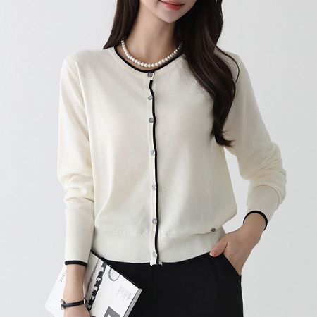 A variety of Dongdaemum Women’s Coats & Jackets, reflecting the sophistication of Korean fashion.