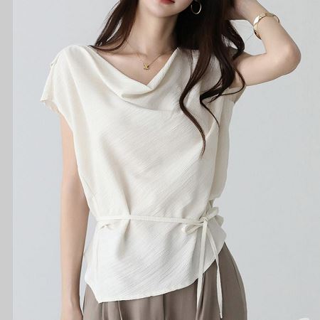 Dongdaemum Women’s Shirts, Tops & T-Shirts, a testament to the elegance and quality of wholesale Korean fashion.