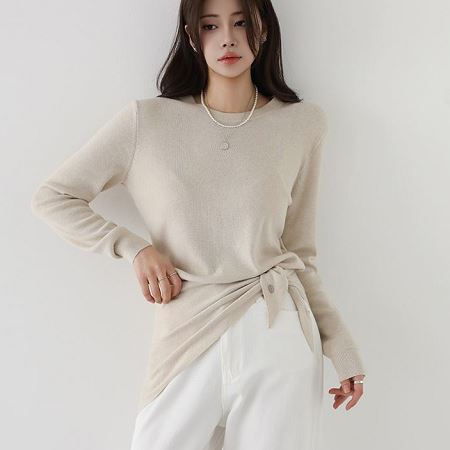 Dongdaemum Women’s Shirts, Tops & T-Shirts, a testament to the elegance and quality of wholesale Korean fashion.