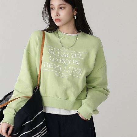 Dongdaemum Women’s Shirts, Tops & T-Shirts, a testament to the elegance and quality of wholesale Korean fashion.