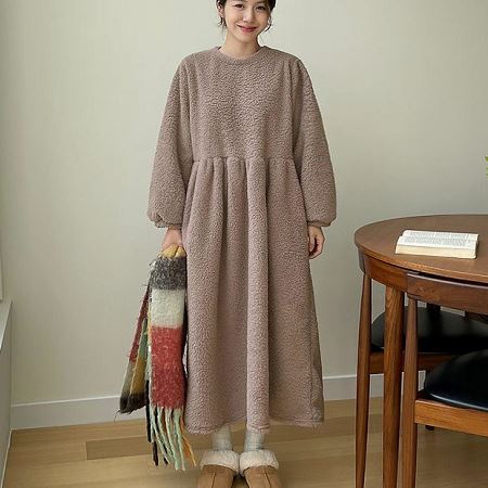 Dongdaemum Women’s Dresses, a testament to the elegance and quality of wholesale Korean fashion.