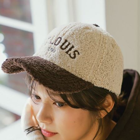 Dongdaemum Women’s Clothing Accessories, a testament to the elegance and quality of wholesale Korean fashion.