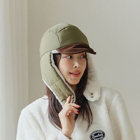 An assortment of Dongdaemum Women’s Clothing Accessories, embodying the chicness of Korean fashion.