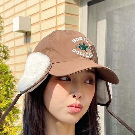 An assortment of Dongdaemum Women’s Clothing Accessories, embodying the chicness of Korean fashion.