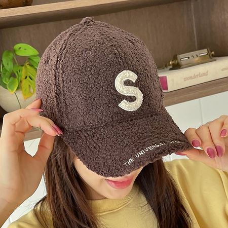 An assortment of Dongdaemum Women’s Clothing Accessories, embodying the chicness of Korean fashion.