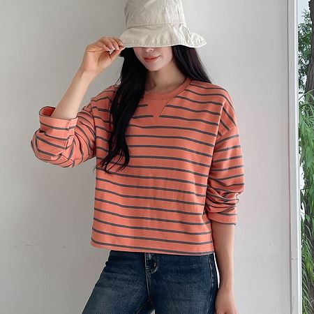 Dongdaemum Women’s Shirts, Tops & T-Shirts, a testament to the elegance and quality of wholesale Korean fashion.