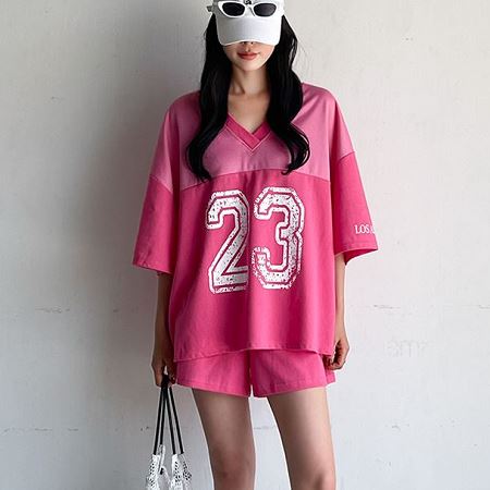 Dongdaemum Women’s One-Pieces, a testament to the elegance and quality of wholesale Korean fashion.