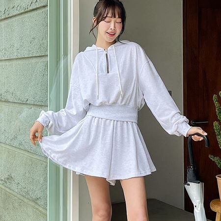 Dongdaemum Women’s One-Pieces, a testament to the elegance and quality of wholesale Korean fashion.