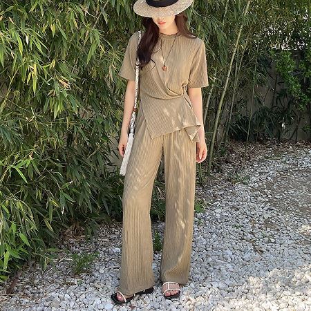 Dongdaemum Women’s One-Pieces, a testament to the elegance and quality of wholesale Korean fashion.
